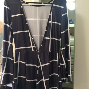 Quarter sleeve backless romper